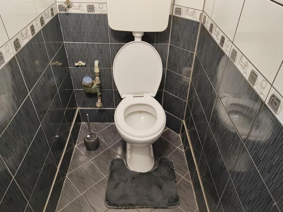 City Sqare Apartment Verde Скопье Экстерьер фото